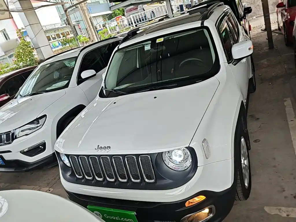 Jeep Renegade — фото 3