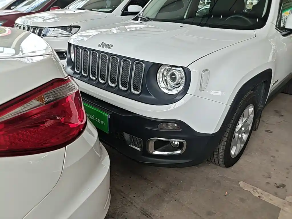 Jeep Renegade — фото 24