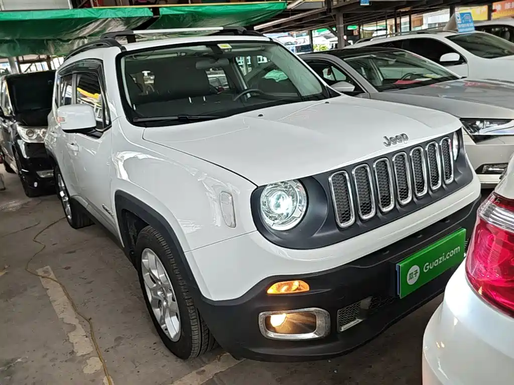 Jeep Renegade — фото 4