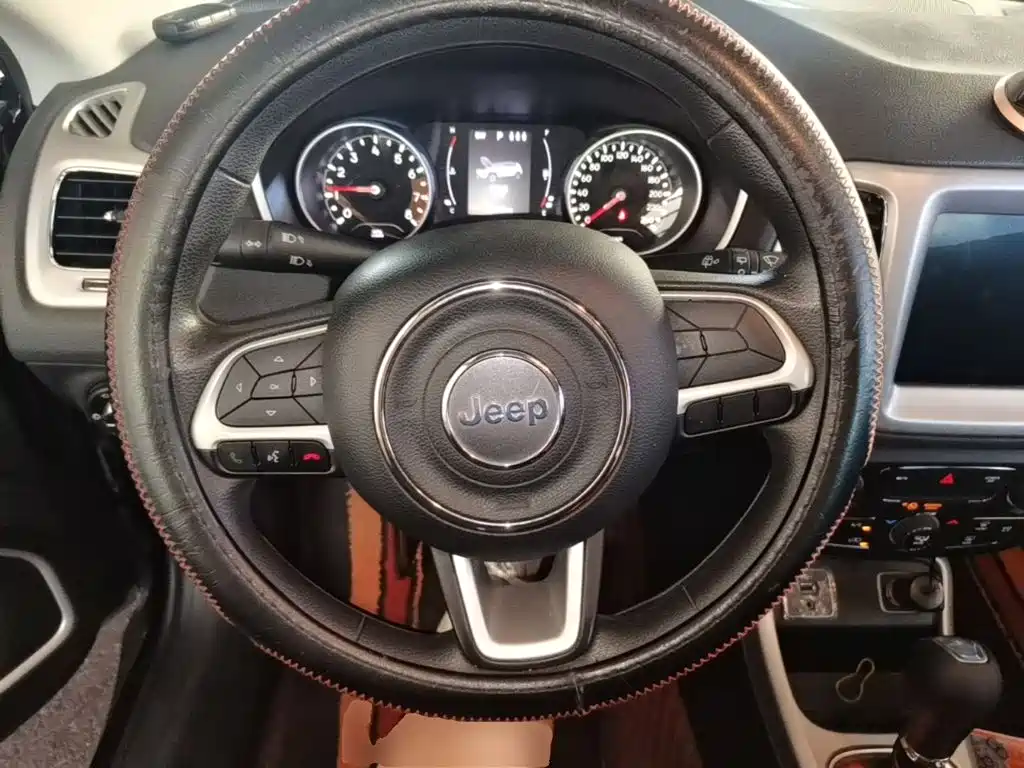 Jeep Compass — фото 11