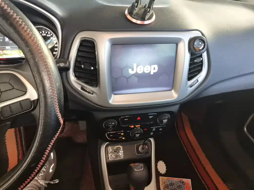 Jeep Compass — фото 13