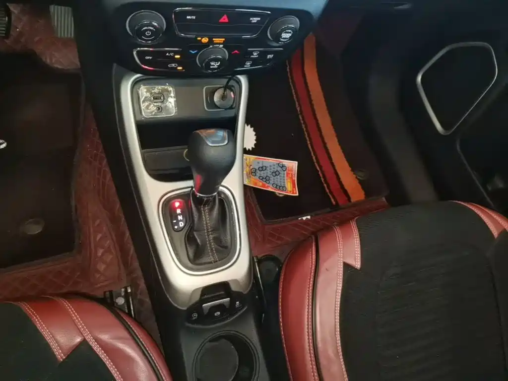 Jeep Compass — фото 14