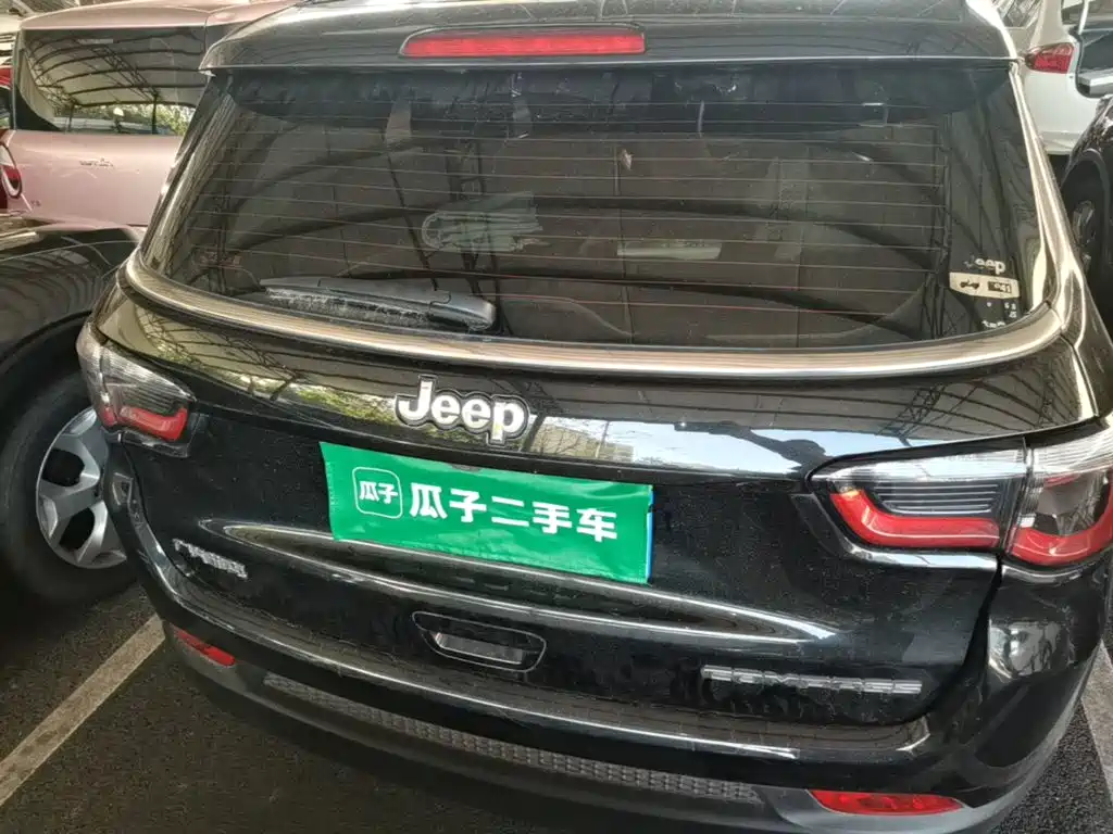 Jeep Compass — фото 6