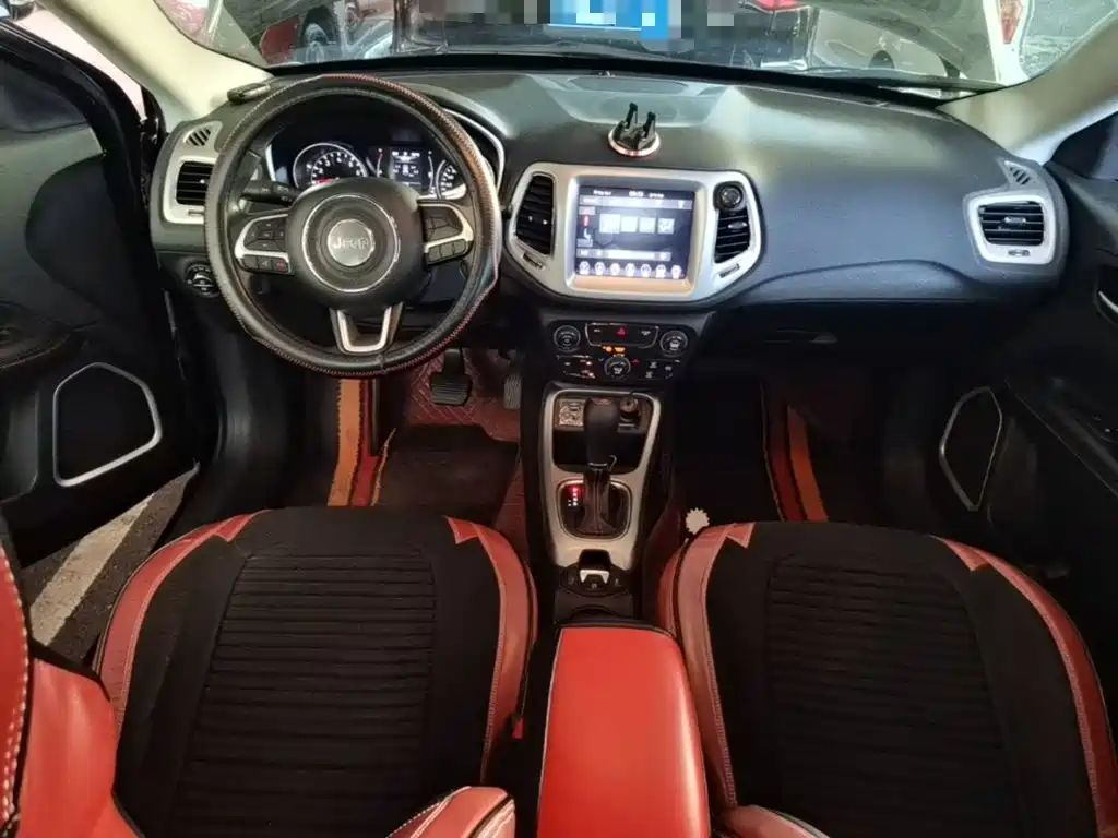 Jeep Compass — фото 10