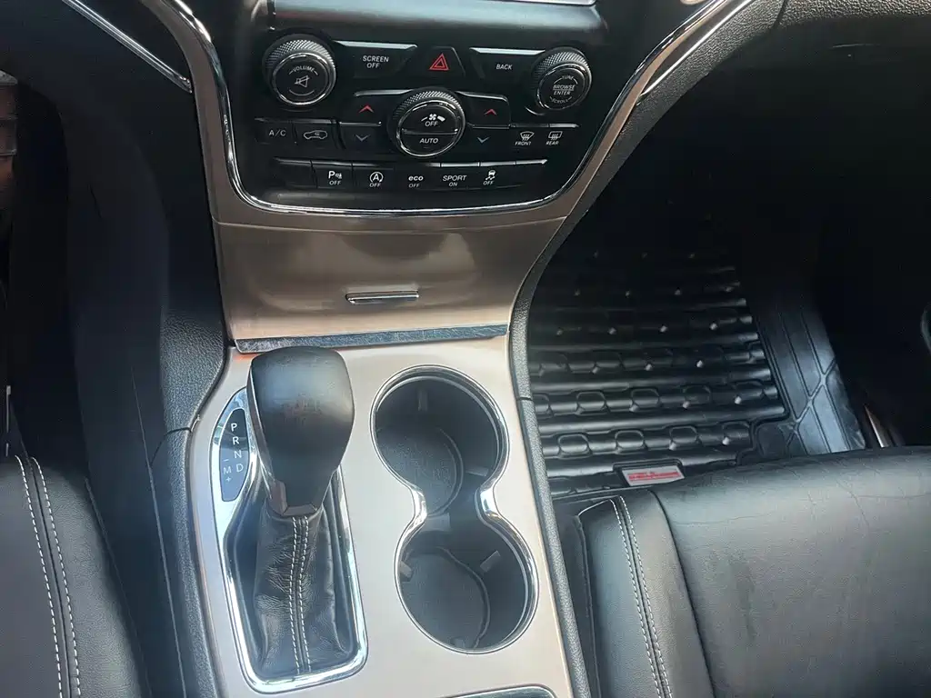 Jeep Grand Cherokee (Import) — фото 13