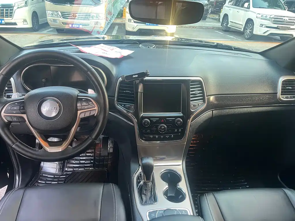 Jeep Grand Cherokee (Import) — фото 20
