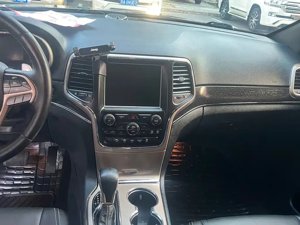 Jeep Grand Cherokee (Import) — фото 21