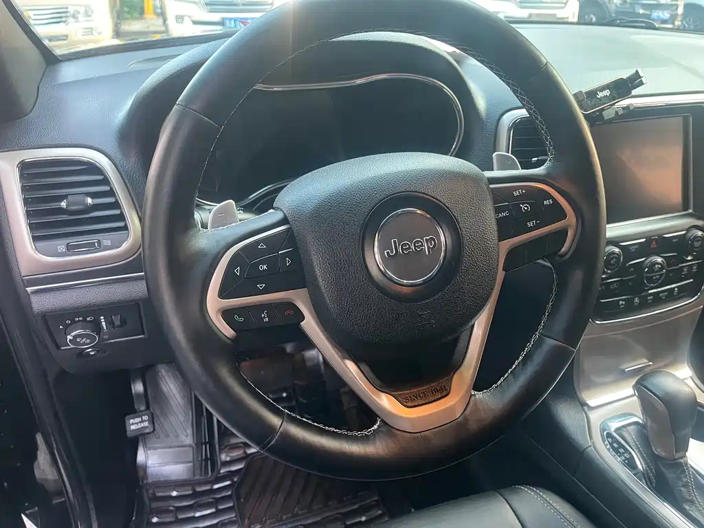 Jeep Grand Cherokee (Import) — фото 10