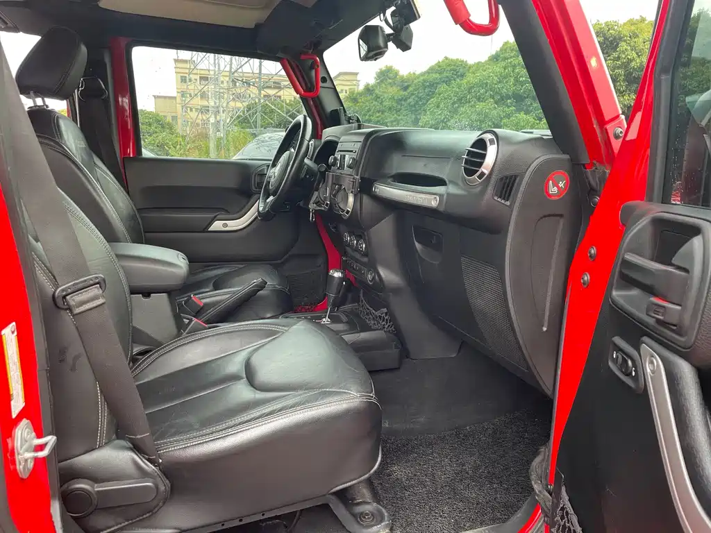 Jeep Wrangler — фото 14