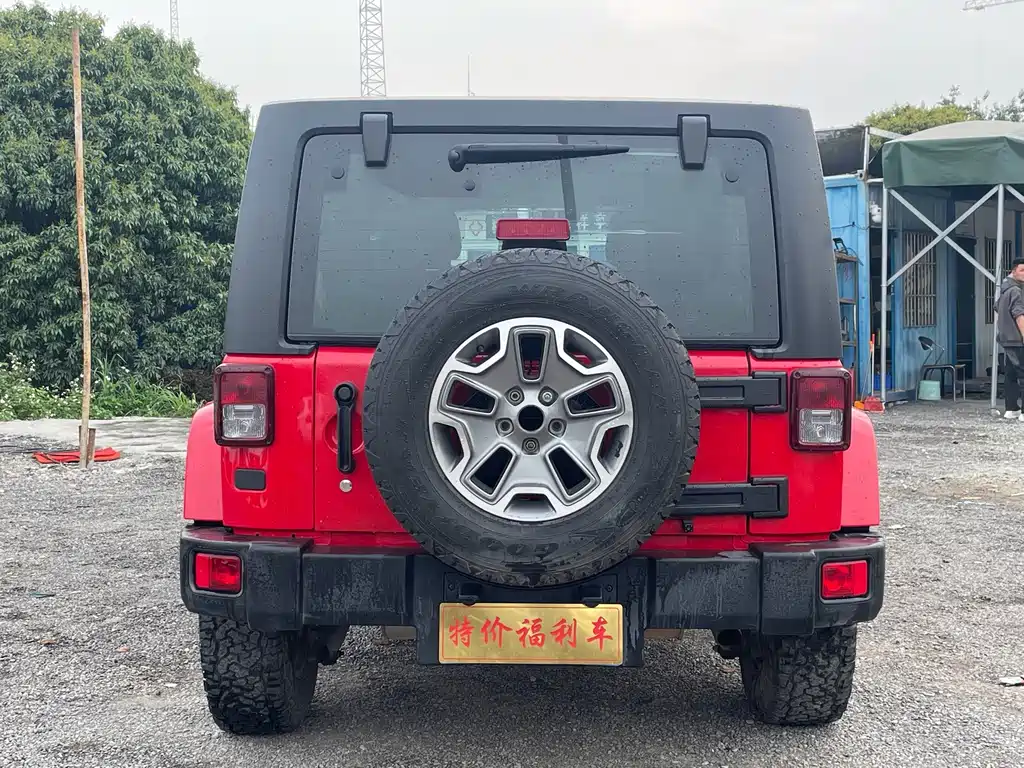 Jeep Wrangler — фото 6
