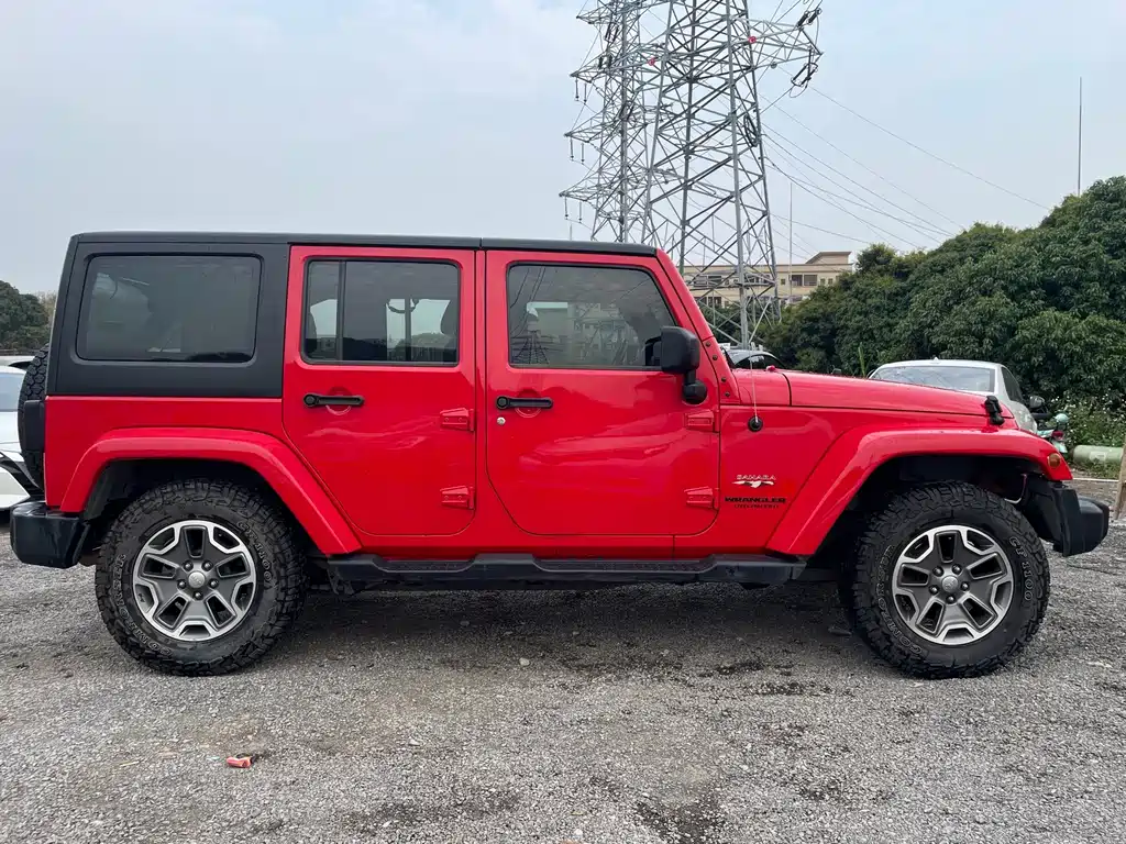 Jeep Wrangler — фото 7