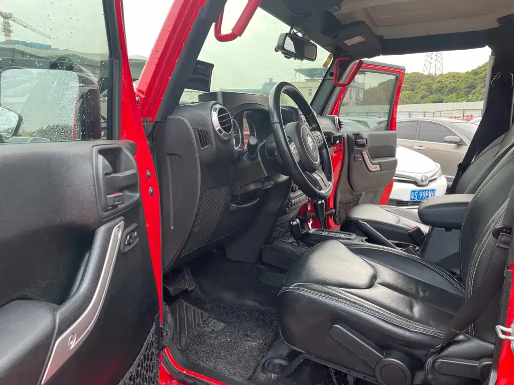 Jeep Wrangler — фото 10