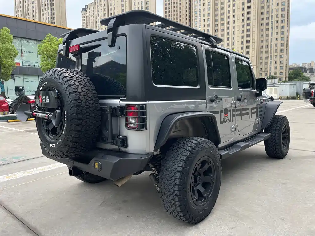 Jeep Wrangler — фото 4