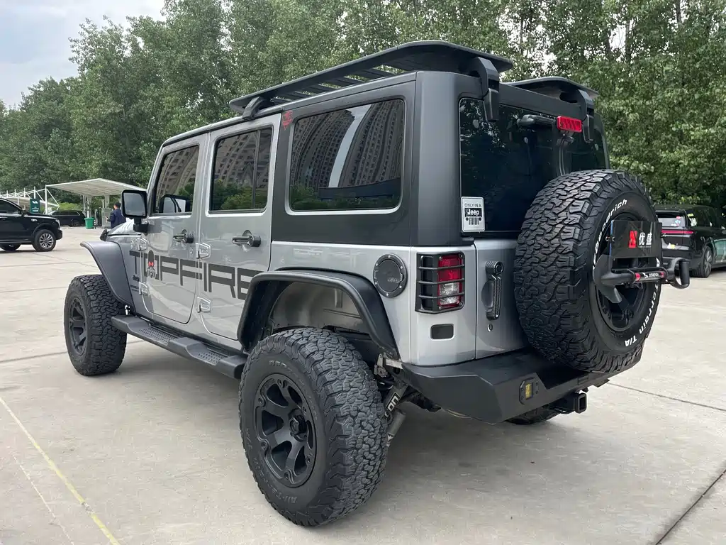 Jeep Wrangler — фото 5