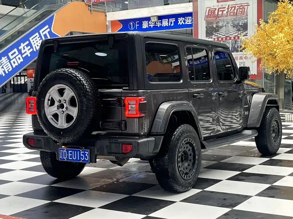 Jeep Wrangler — фото 5