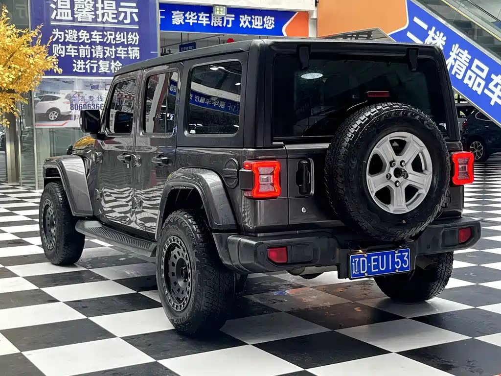 Jeep Wrangler — фото 8