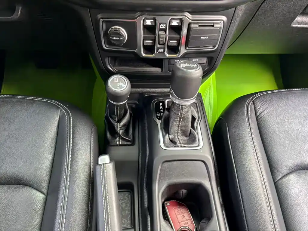 Jeep Wrangler — фото 13