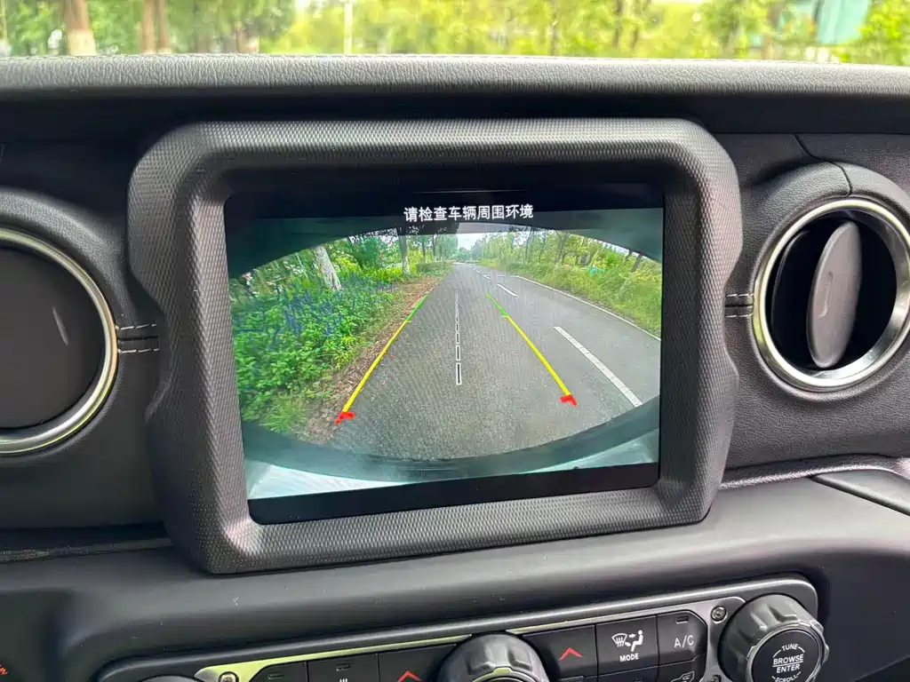 Jeep Wrangler — фото 33