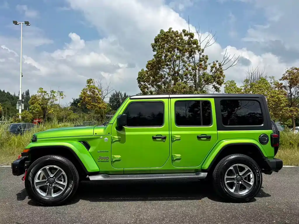 Jeep Wrangler — фото 10