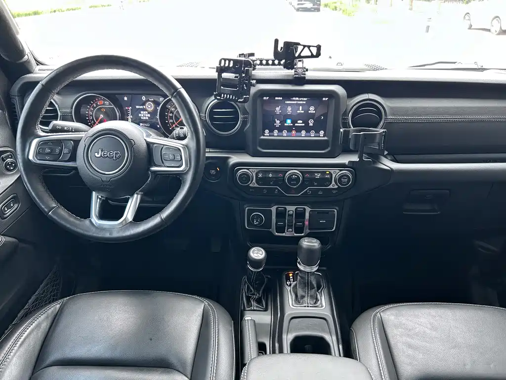 Jeep Wrangler — фото 11