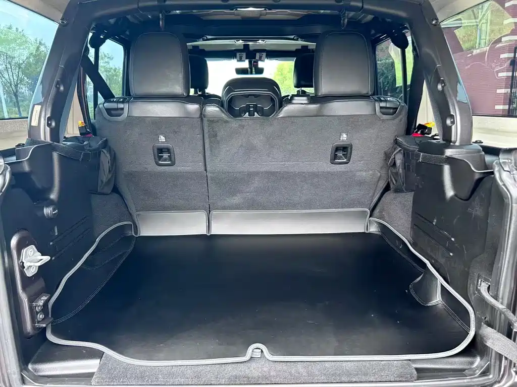 Jeep Wrangler — фото 14
