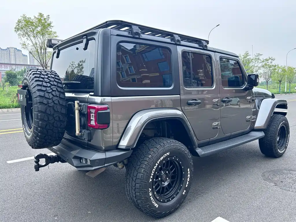 Jeep Wrangler — фото 7