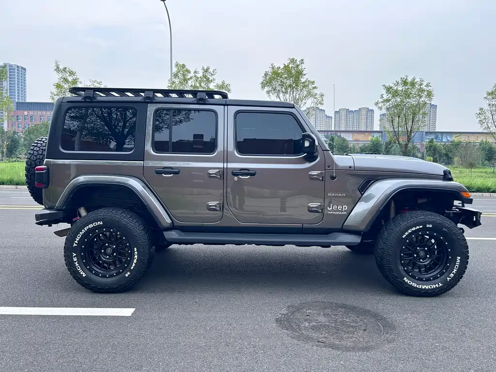 Jeep Wrangler — фото 8