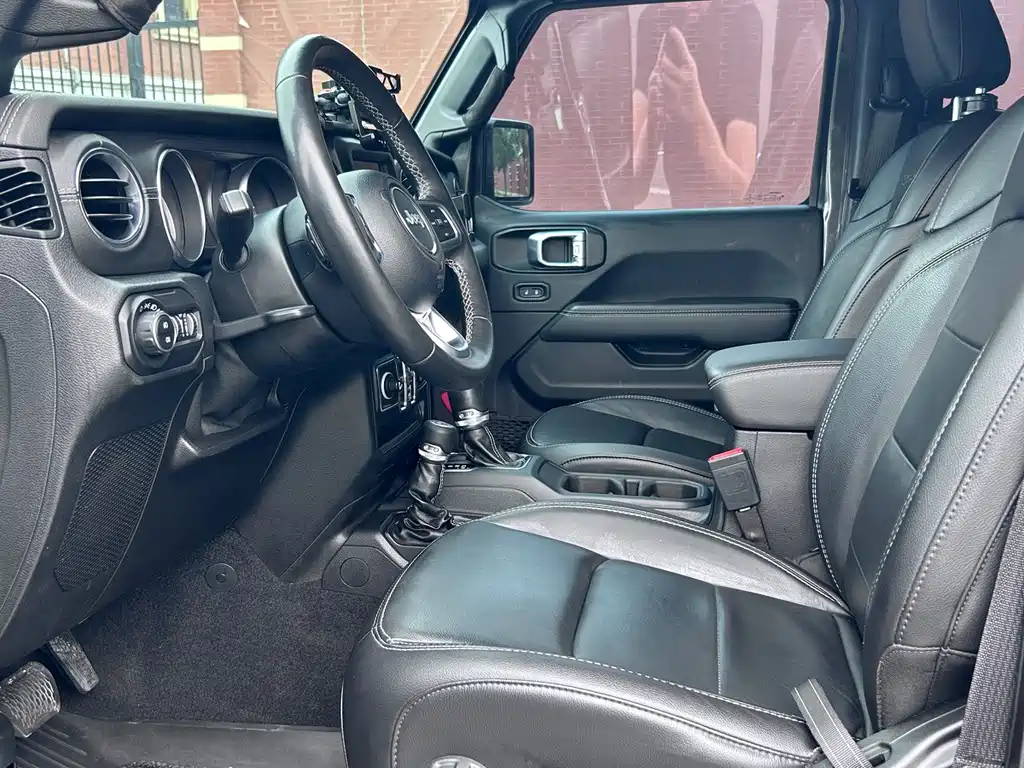 Jeep Wrangler — фото 9