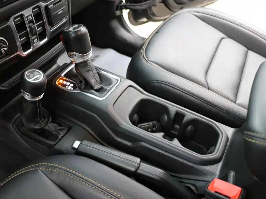 Jeep Wrangler — фото 14