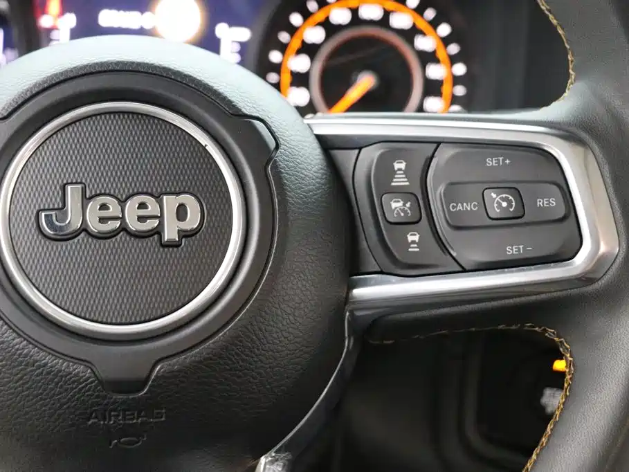 Jeep Wrangler — фото 17
