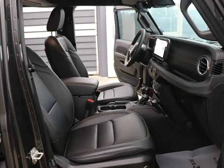 Jeep Wrangler — фото 22
