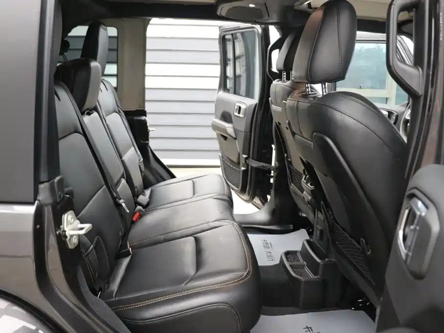 Jeep Wrangler — фото 23
