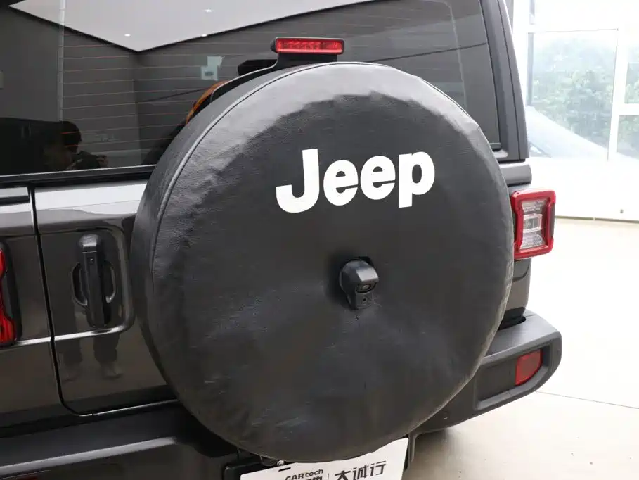 Jeep Wrangler — фото 29