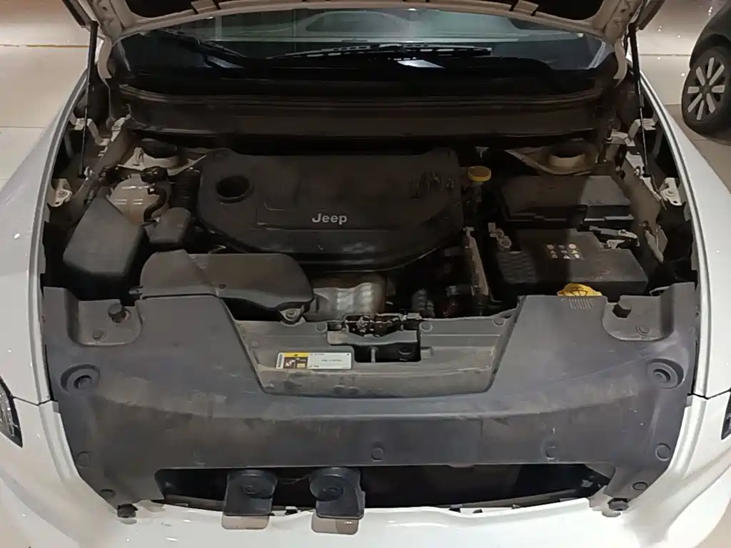 Jeep Cherokee — фото 20