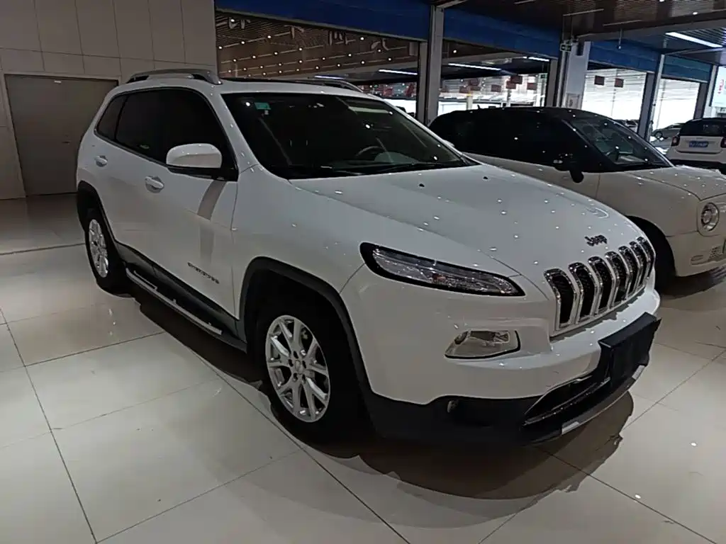 Jeep Cherokee — фото 4