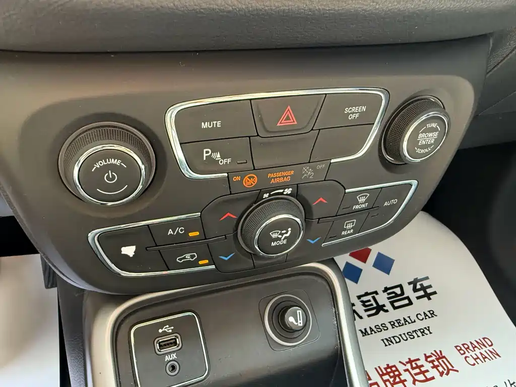 Jeep Compass — фото 13