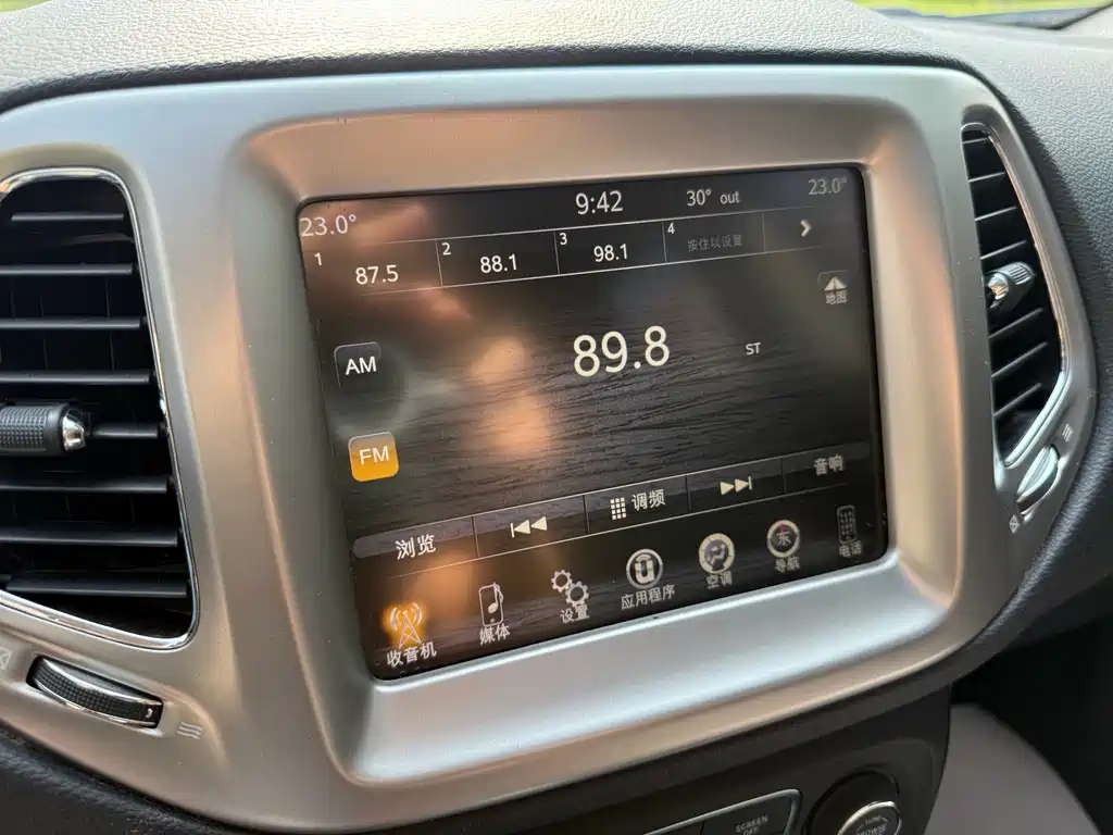 Jeep Compass — фото 14