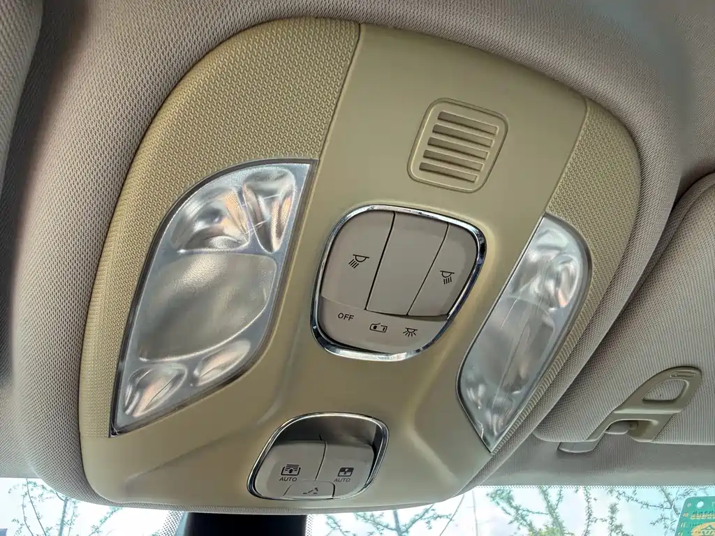 Jeep Compass — фото 15
