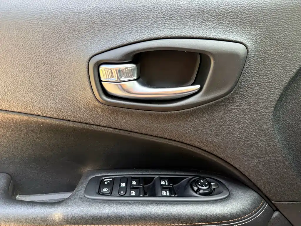 Jeep Compass — фото 17