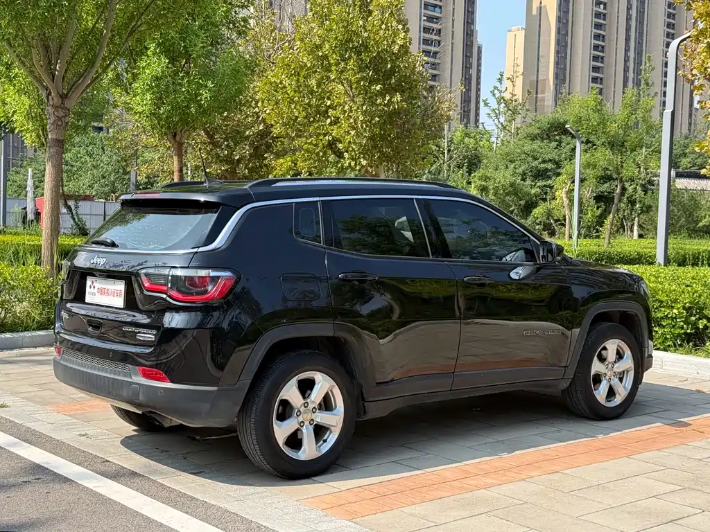 Jeep Compass — фото 18