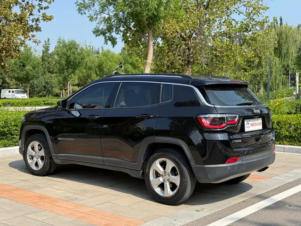 Jeep Compass — фото 20