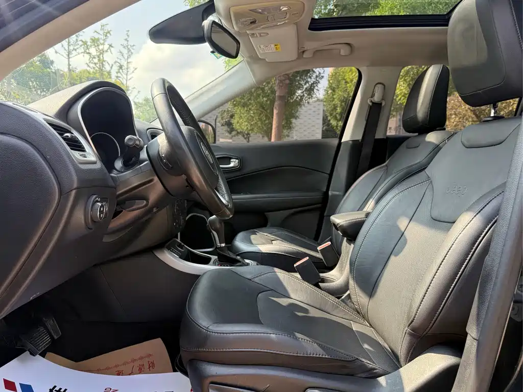 Jeep Compass — фото 6