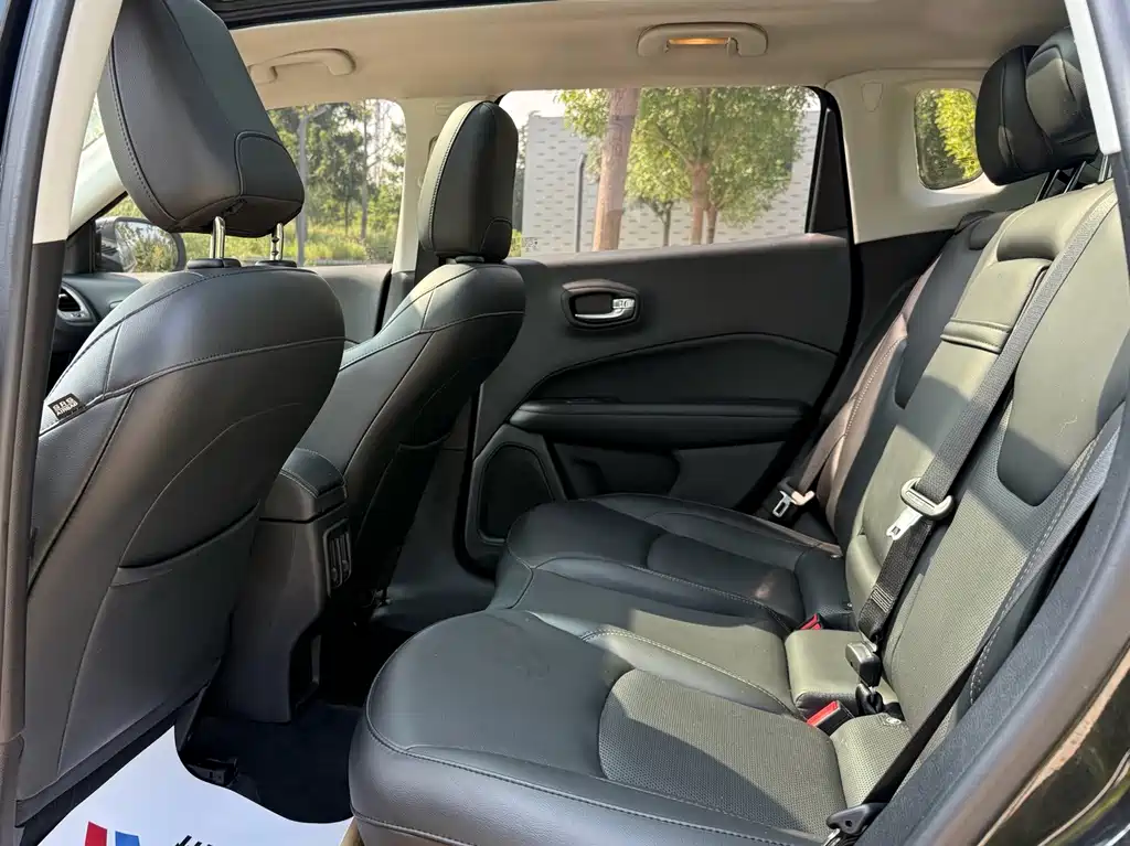 Jeep Compass — фото 7