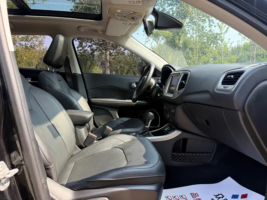 Jeep Compass — фото 9