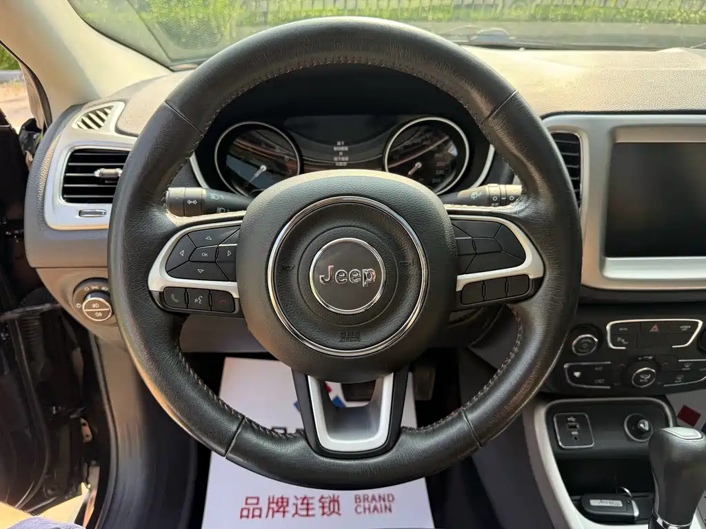 Jeep Compass — фото 10
