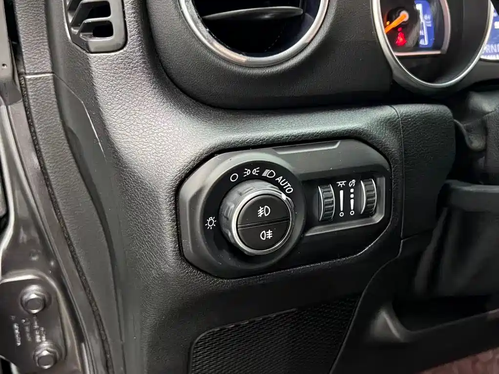 Jeep Wrangler — фото 6