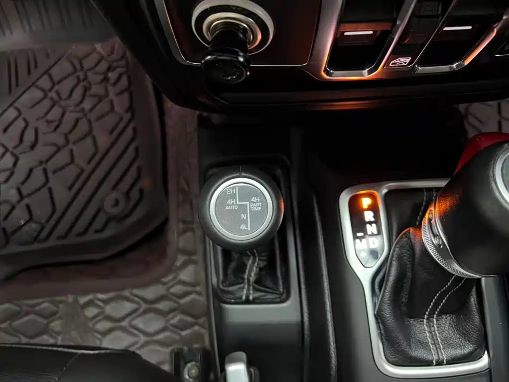 Jeep Wrangler — фото 10