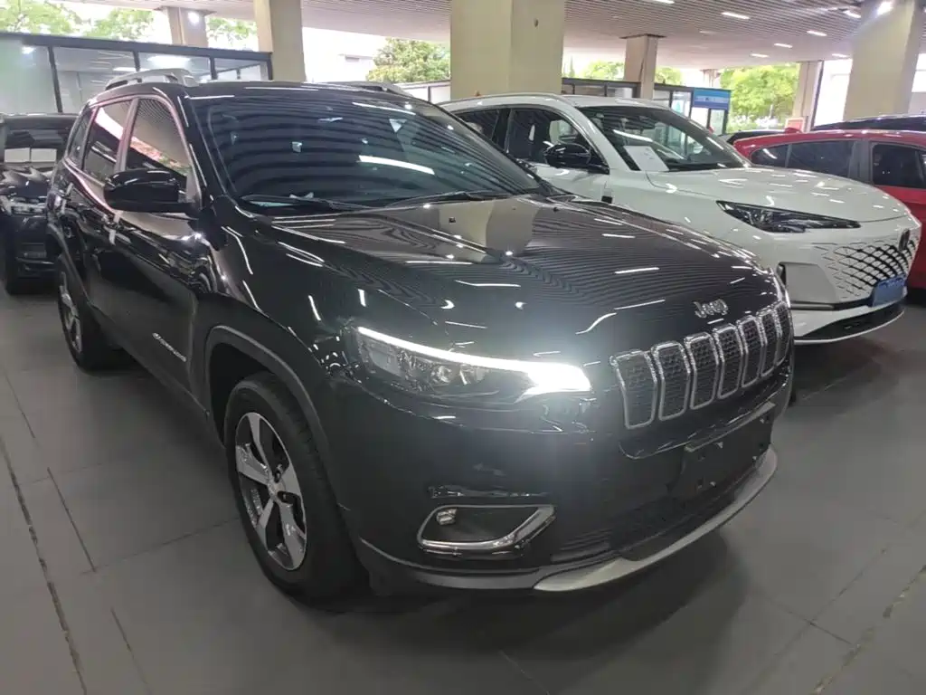 Jeep Cherokee — фото 4