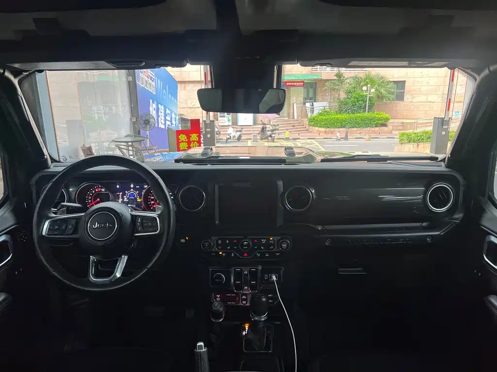 Jeep Wrangler — фото 13