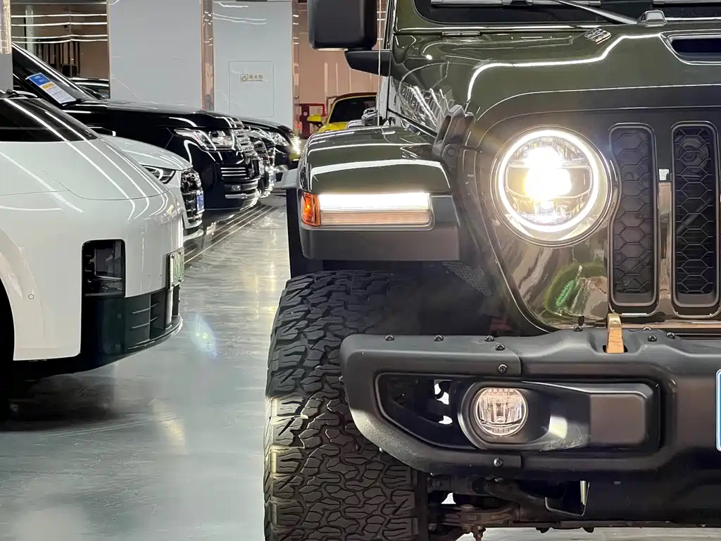 Jeep Wrangler — фото 17